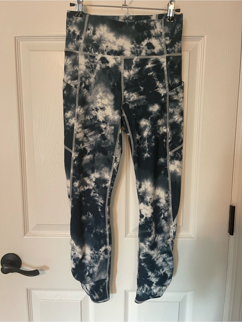 Fabletics Oasis PureLuxe High Waisted Twist 7/8 Legging